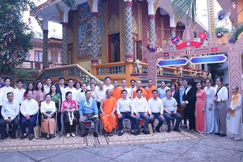 Đoàn đại biểu Bộ Lễ nghi và Tôn giáo Campuchia thăm cơ sở Phật giáo tại TP Hồ Chí Minh